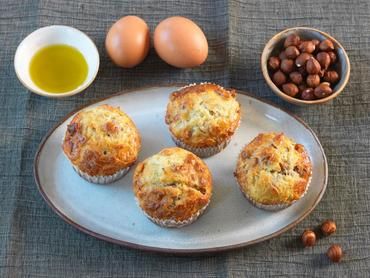 Muffins au saucisson sec et noisettes