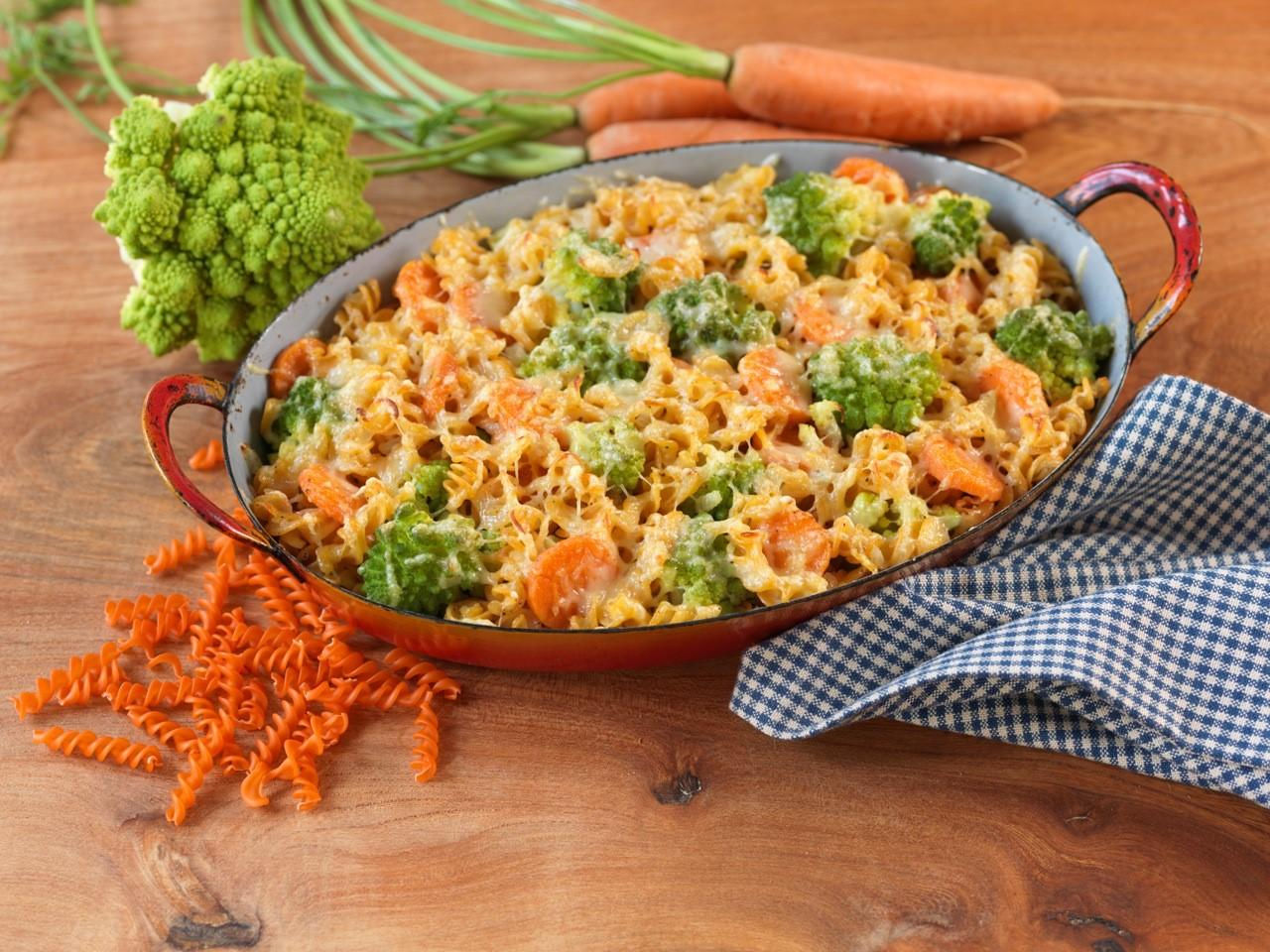 Gratin coloré de brocoli et spirales aux lentilles corail Gratin coloré de brocoli et spirales aux lentilles corail