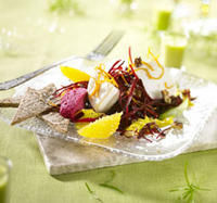 Betterave à l'orange, cardamome et chèvre, crackers aux petits flocons Betterave à l'orange, cardamome et chèvre, crackers aux petits flocons